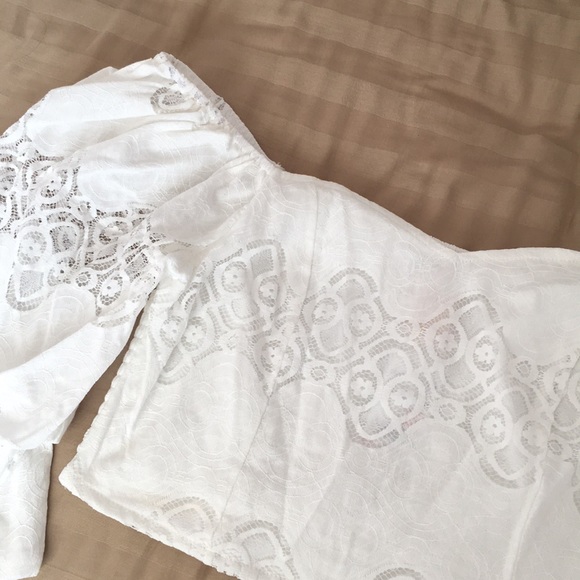 Off-shoulder blouse - Picture 2 of 3